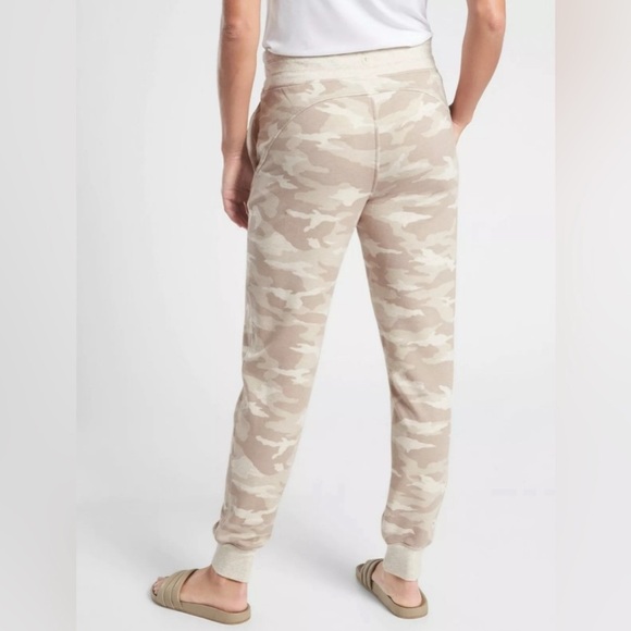 Athleta - Balance printed jogger - Size medium - tan camouflage - Picture 3 of 14